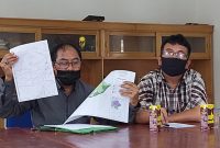 Wakil GM PT IUC Supriono didampingi Manajer Camp Awiandie Tanseng, saat memberikan aktifitas perusahaan mereka di kantor PWI Barut.
