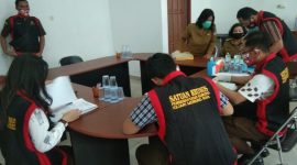 Tim Kejaksaan Mura saat melakukan penggeledahan.