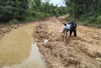 Foto dokumen, kerusakan jalan Sei Liju-Benangin