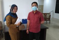 Perwakilan pekerja Hotel Armani(baju merah) saat menggantarkan surat ke Kantor DPRD Barito Utara.