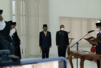 Sekda Mura, Hermon saat melantik pejabat auditor. 