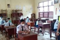 Belajar tatap muka di salah sekolah di Kota Buntok, Barito Selatan, saat pandemi Covid-19.