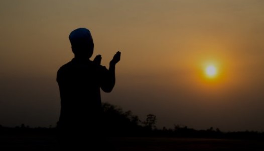 Ilustrasi ibadah di malam Nisfu Syaban.