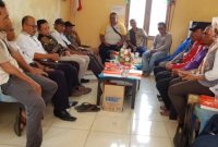 Anggota DPRD Barito Utara, Haji Benny saat bertemu dengan warga desa, dalam rangka menyerap aspirasi warga, Jumat 5 Agustus 2022. 