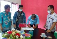 Foto : Penandatanganan surat berita acara perselisihan antara karyawan dengan Manajemen PT. PIR.