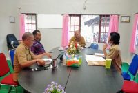 Foto : Disnaketrans Barsel, saat menyelesaikan masalah LKS Bipatrit dengan pihak PT. AC.