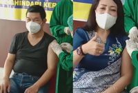Bupati Barito Timur Ampera AY Mebas bersama Istri saat vaksinasi covid-19