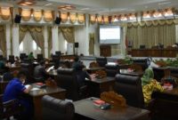 Foto. Anggota DPRD saat mengikuti rapat recofusing anggaran penanganan Covid-19.