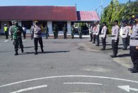 Foto : Kapolres Barsel AKBP Agung Tri Widiantoro (kanan) dan Dandim 1012 Buntok Letkol Inf Dwi Tantomo (kiri), saat mengecek pasukan apel.