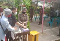 Tim gabungan Operasi Yustisi saat mendatangi salah satu acara resepsi di Kota Muara Teweh.
