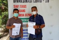 Budi irawan dan rekan setelah lakukan vaksinasi.