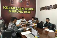 Kejari Mura ekpose dua tersangka yang menjerat Kades dugaan kasus korupsi dana desa