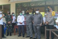 Bupati Mura Drs Perdi M Yoseph saat meninjau TPS 01 Desa Sungai Lunuk Kecamatan Tanah Siang