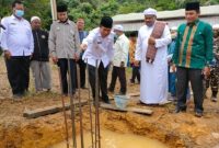Wabup Mura Rejikinoor melakukan peletakan batu pertama 