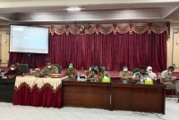 Forkopimda Bartim saat menghadiri RDPU di Ruang Paripurna DPRD Bartim.