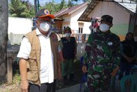 Kepala Pelaksana BPBD Damkar Barito Timur, Riza Rahmadi, Bersama Polsek dan Koramil Setempat untuk Memastikan Sumber Titik Panas.