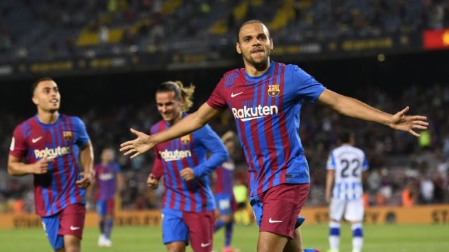 Penyerang Barcelona Martin Braithwaite Usai Cetak Gol Kedua ke Gawang Real Sociedad di Camp Nou, Barcelona, Spanyol,  16 Agustus 2021. (foto: Antara/AFP/Josep Lago)