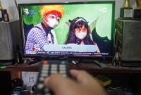 Ilustrasi Menonton Televisi (foto: Antara)