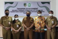 Ketiga Balon Sekda Barut foto bersama  tim penguji dan panitia sebelum gelar assesment. Foto.IST