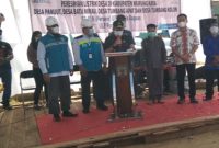 Wabup Mura Rejikinoor S.Sos meresmikan aktifnya jaringan listrik  empat desa