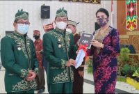 Bupati Mura Perdie M Yoseph bersama Wabup Rejikinoor