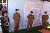 Wabup Mura Rejikinoor bersama Sekda Hermon saat melihat kesiapan RSUD Puruk Cahu