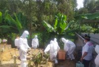 Keterangan foto : Pasien Suspek Covid-19 yang meninggal dan di makamkan di salah kompleks pemakaman di Muara Teweh. 