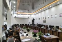 DPRD saat hearing dengar pendapat dengan Dinas Pendidikan terkait pembelajaran tatap muka.