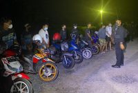 Sekelompok pemduda yang hendak beraksi adu balap diamankan polisi.