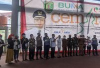 Bupati Barito Timur Bersama Panitia Usai Meresmikan Pelatihan Cemara.