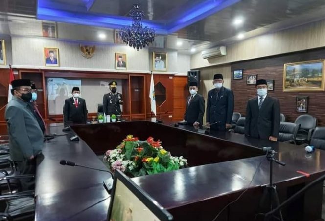 Pemkab Mura mengikuti upacara peringatan hari kesaktian pancasila secara virtual di aula A Kantor Bupati setempat, Jumat (1/10/2021).