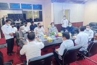 Wabup Mura Rejikinoor dan Sekda Hermon 
melaksanakan pertemuan dengan pihak PLN UIW Kalselteng di UP2K Kalteng.