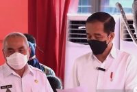 Presiden Joko Widodo (kanan) dan Gubernur Kalimantan Timur (kiri) di Samarinda, Agustus. Foto: Antara