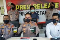 Polisi Merilis Pelaku Pengoplosan BBM. Foto: Antara