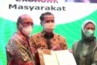 Medco E&P da SKK Migas Serah Terima Hasil Rehabilitasi. Foto: Antara