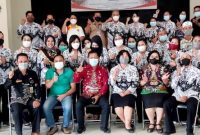 Foto Bersama Saat Bimbingan Teknis (Bimtek) Akreditasi untuk sekolah sasaran Tahun 2022 yang dilaksanakan di Aula Dinas Pendidikan Kabupaten Barito Timur