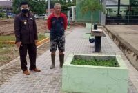 Bupati Ampera AY Mebas Saat meninjau pembangunan ruang terbuka hijau di Komplek Pelajar Jalan Nansarunai Tamiang Layang