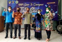 NARASUMBER-Wakil Ketua DPRD I Barito Utara Permana Setiawan dan anggota DPRD Wardathun Nur Jamilah yang juga Ketua DPD KNPI Barito Utara menjadi narasumber dalam kegiatan Goes To Campus yang mengambil tema Pemuda dan Politik, beberapa waktu lalu, di kampus Politeknik.
