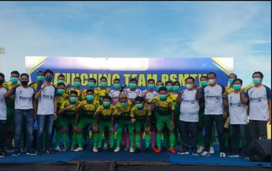 Pemain PSMTW saat diperkenalkan ke publik