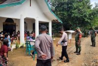 Foto : anggota gabungan saat patroli pengamanan perayaan Natal salah satu gereja