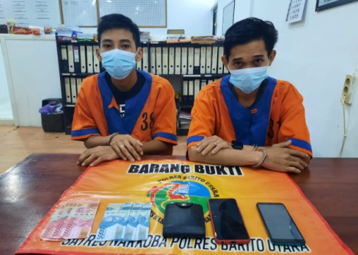 Foto : Dua pelaku L alias Latip dan ANK alias Noval usai menjalani pemeriksaan di Mapolres Barito Utara. Foto.Dok Kepolisian Polres Barito Utara. Ist