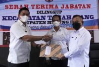 Asisten I Setda Mura Serampang memimpin serah terima jabatan Camat Tanah Siang. Foto : Suroso/1tulah.com