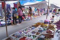 Foto : Suasana traksaksi jula beli di Pasar Mingguan Tamiang Layang. Foto. Zakirin/dok.1tulah.com