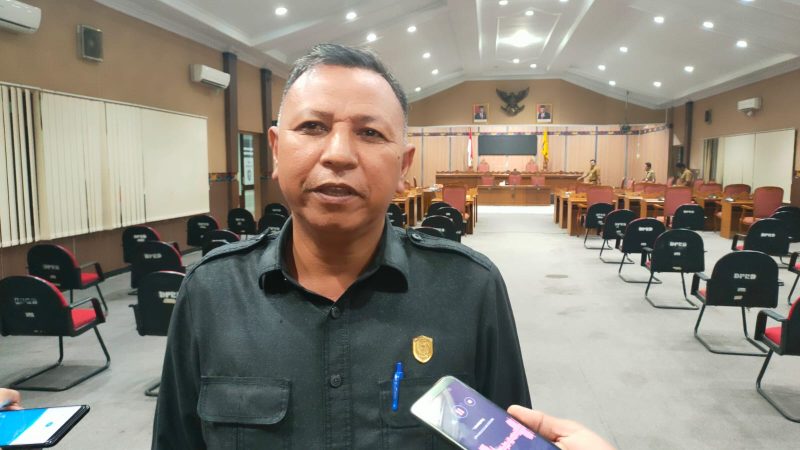 Keterangan Foto : Wakil Ketua I DPRD Kabupaten Kotawaringin Timur, Rudianur saat di wawancarai 1tulah.com. Foto. Fit/1tulah.com.