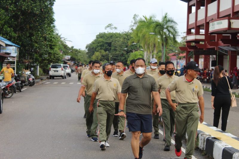 Anggota Kodim 1012/Buntok Berolahraga. Foto: Alifansyah/1tulah.com.