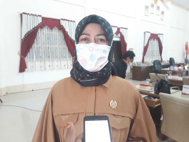 Wakil Ketua II DPRD Barito Selatan Enong Irawati. Foto:Alifansyah/1tulah.com. 