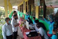 Wakil Bupati Barito Timur Memantau Vaksinasi di SDN 4 Jaar. Foto: 1tulah.com/Zakirin.
