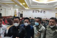 Ketua DPRD Barito Timur, Nilur sulistio (kiri baris kedua). Foto: 1tulah.com/Zakirin.