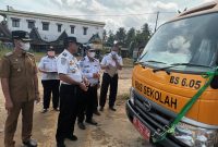 BUS GRATIS- Bupati Barito Timur diwakili oleh Kepala Dinas Perhubungan Kabupaten Barito Timur Drs. Hudaya Husinsah saat meresmikan pengoperasian bus gratis milik Pemerintah Kabupaten Barito Timur, Seninn (24/1) lalu. Foto: Adi/1tulah.com