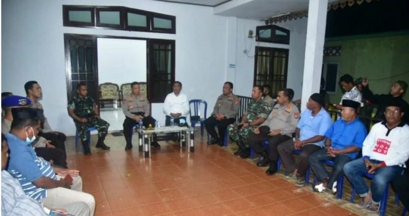 Kapolda Maluku Temui Earga Pulau Haruku. Foto: Antara.